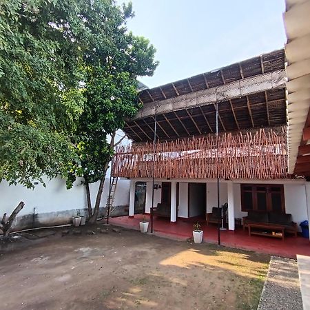 One More Day Hostel Weligama Exterior foto